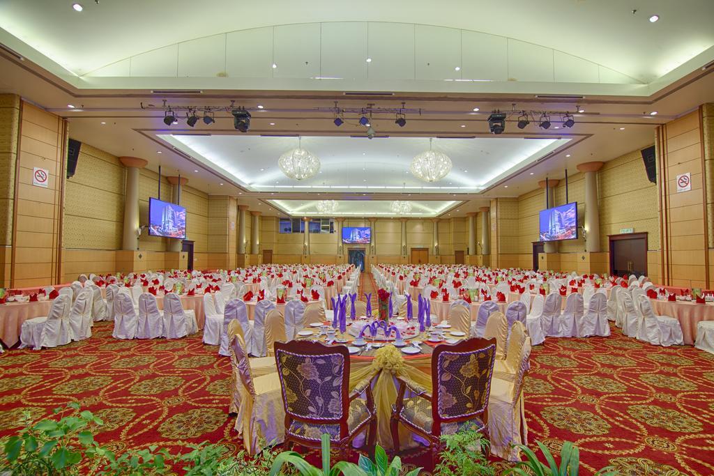 Mega Hotel Sdn Bhd Мири Экстерьер фото