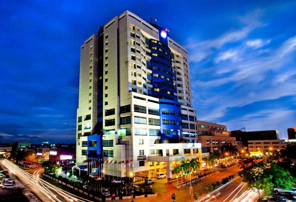 Mega Hotel Sdn Bhd Мири Экстерьер фото