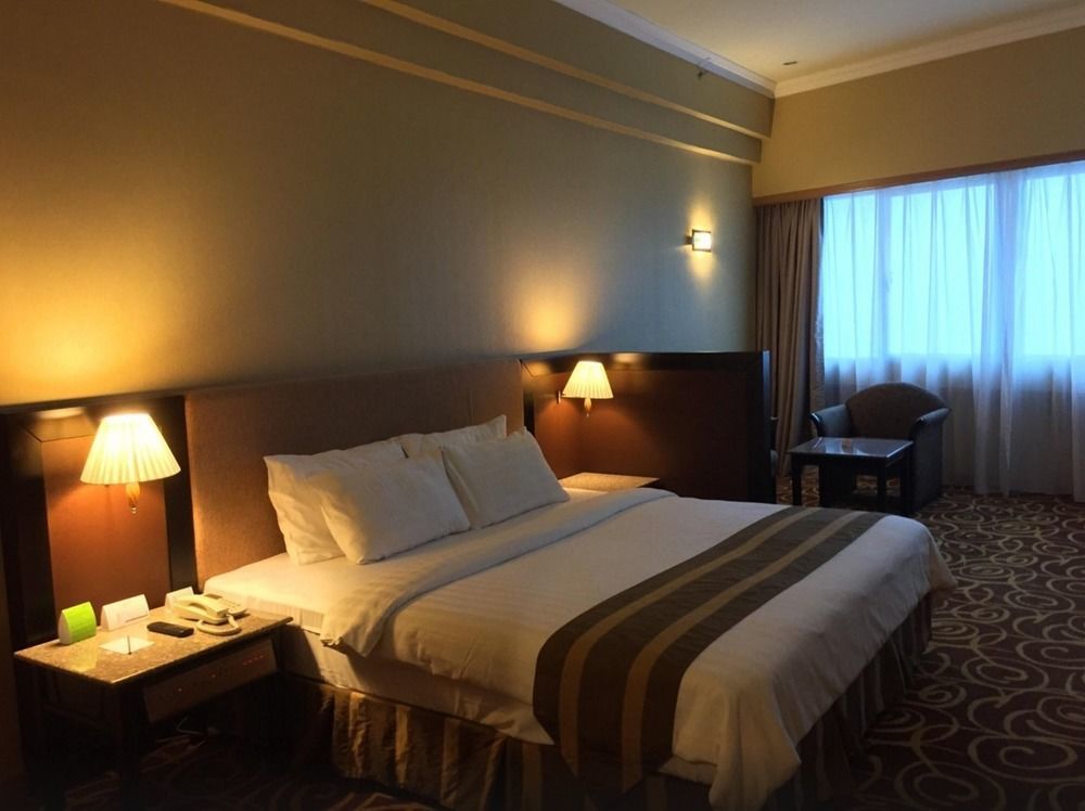Mega Hotel Sdn Bhd Мири Экстерьер фото