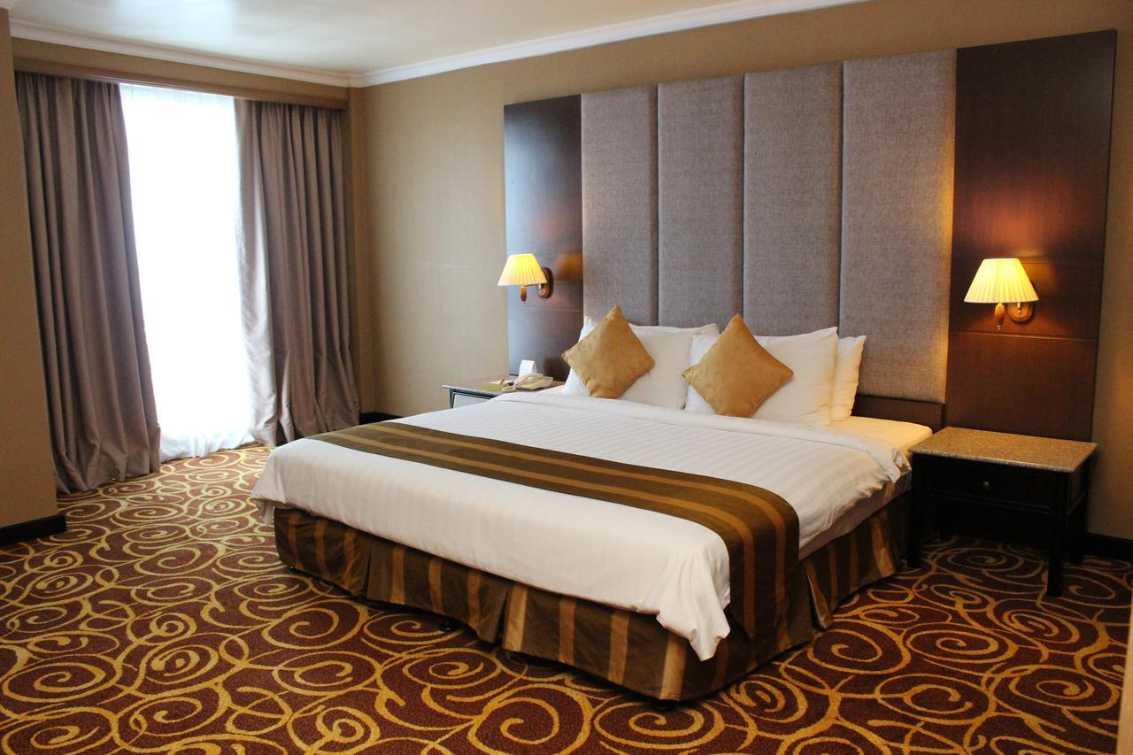 Mega Hotel Sdn Bhd Мири Экстерьер фото