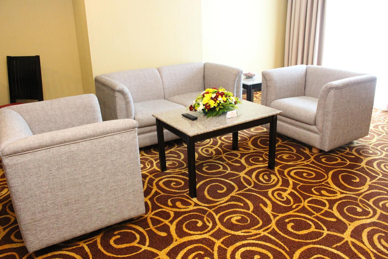 Mega Hotel Sdn Bhd Мири Экстерьер фото