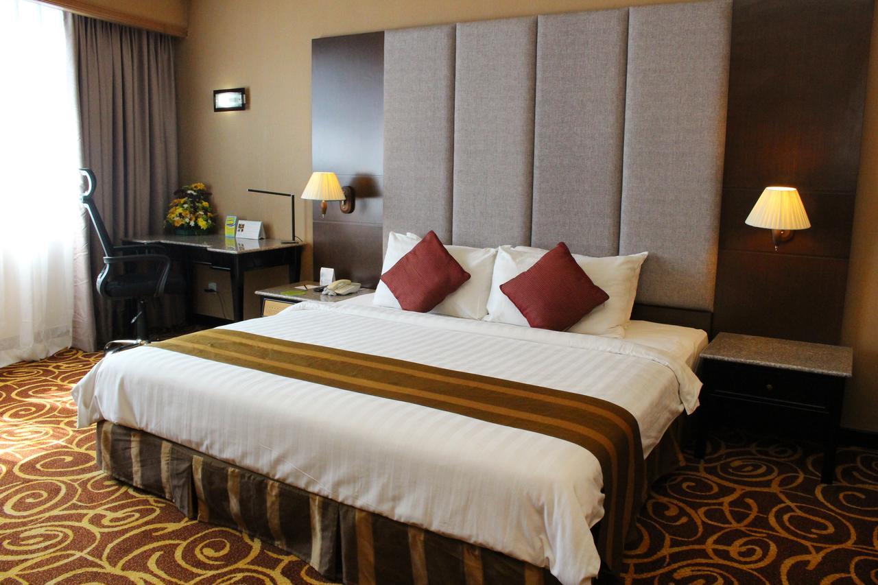 Mega Hotel Sdn Bhd Мири Экстерьер фото