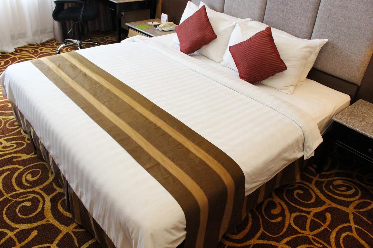 Mega Hotel Sdn Bhd Мири Экстерьер фото