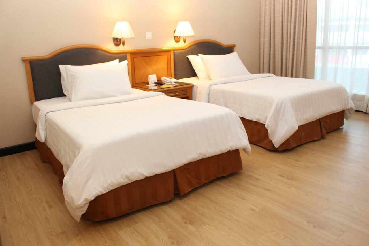 Mega Hotel Sdn Bhd Мири Экстерьер фото