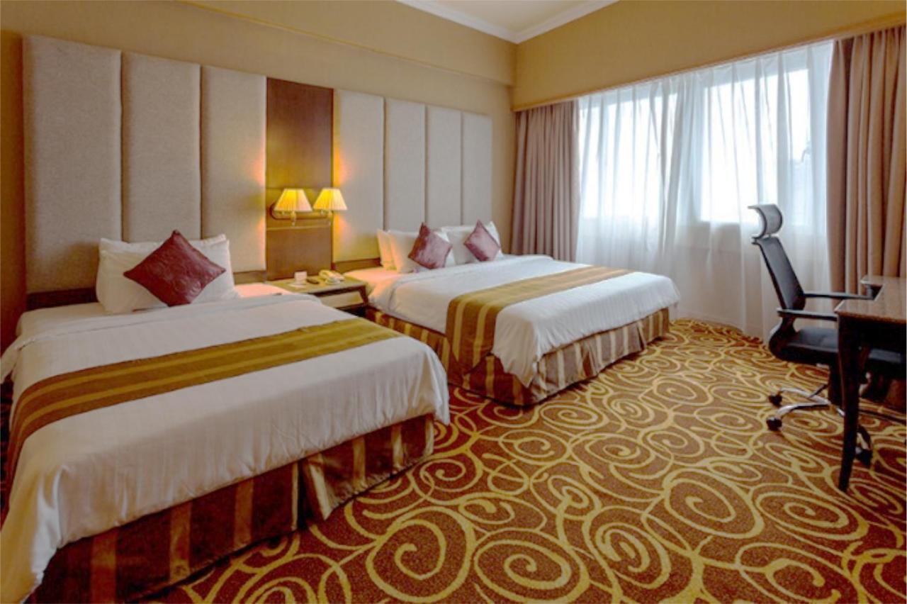 Mega Hotel Sdn Bhd Мири Экстерьер фото